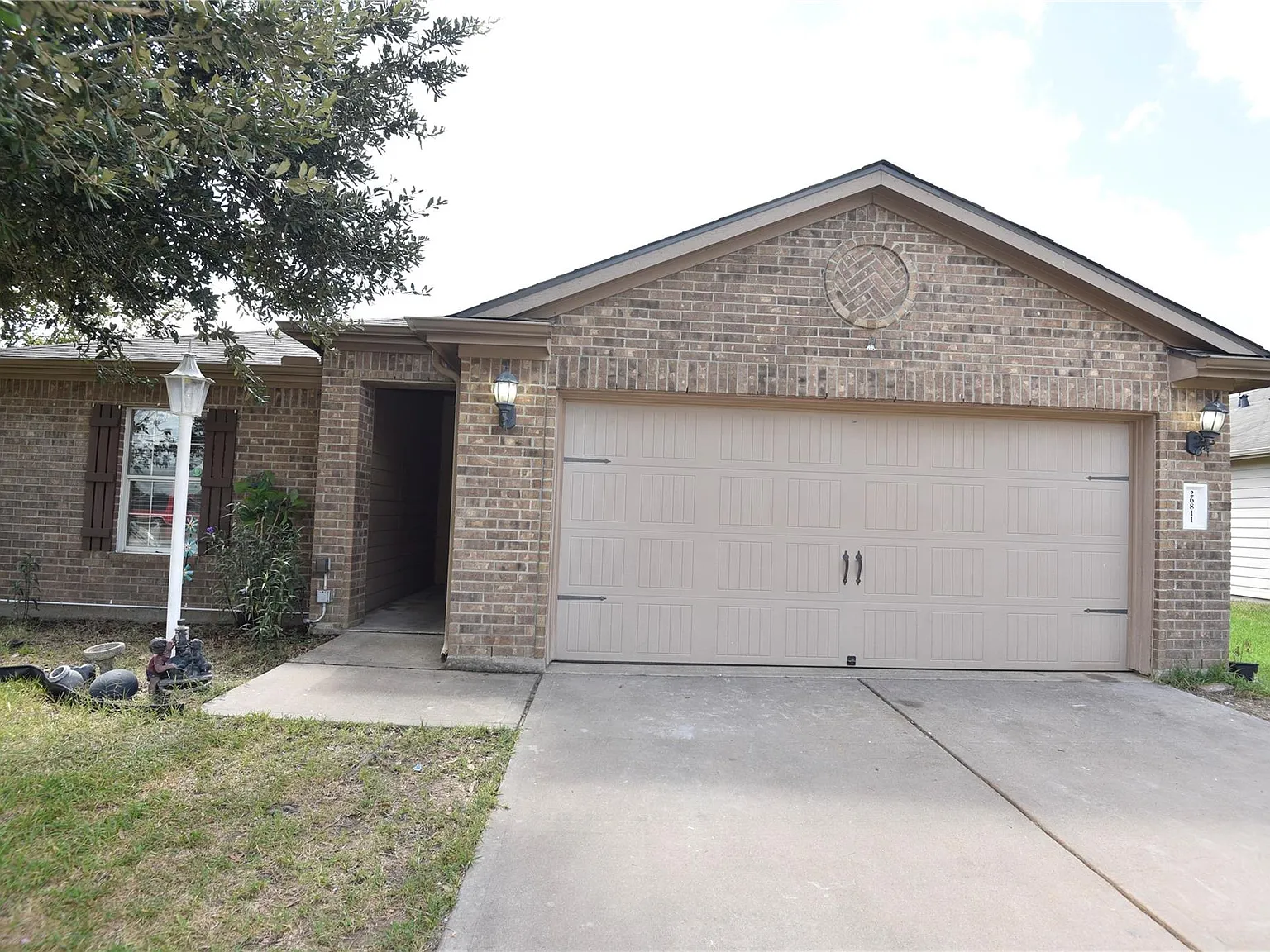 3 bed, 2.0 bath, 1261 sqft, $1,795 — Photo 2