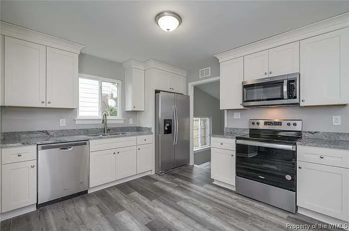 3 bed, 1168 sqft, $2,500 — Photo 4