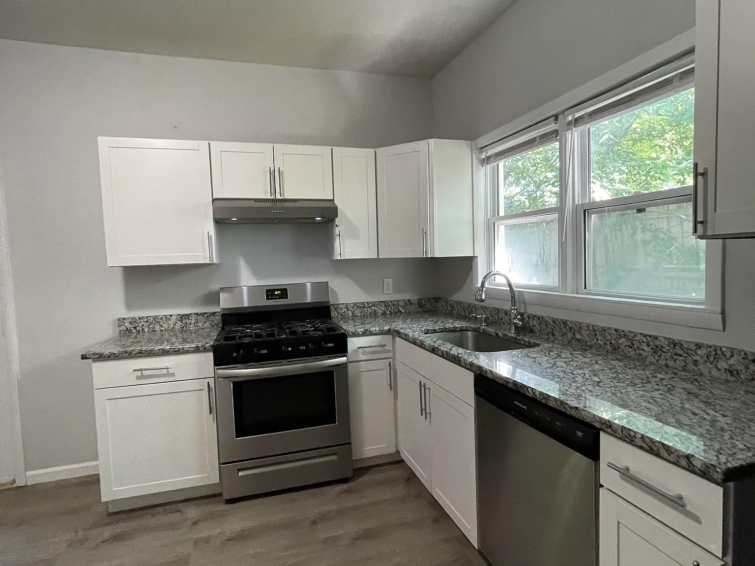 3 bed, 1180 sqft, $1,300 — Photo 4