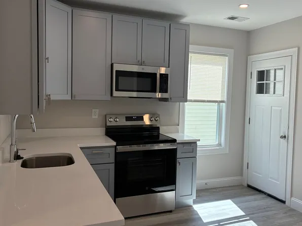 3 Sudan St Floor 3, Dorchester, MA 02125