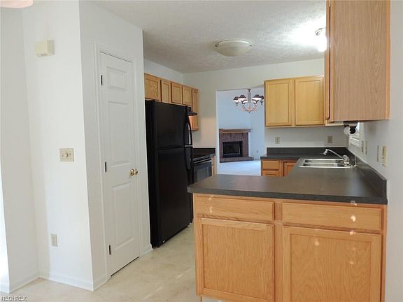 4th image of 1415 Ledgewood Ln