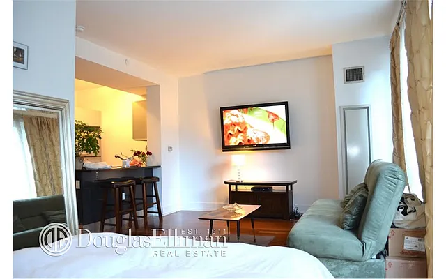 Rented by Douglas Elliman | media 8