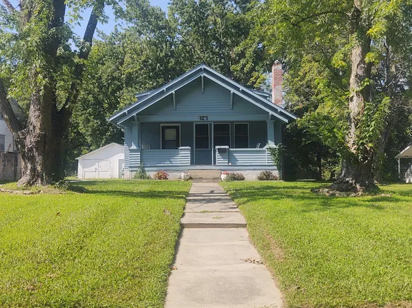 927 E Eastwood St, Marshall, MO 65340