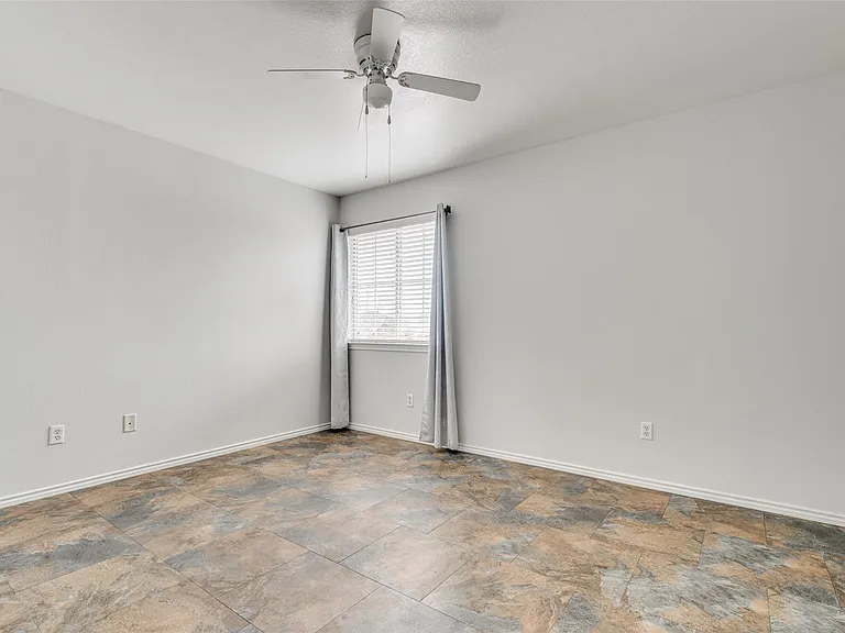 13620 Lyndon B Johnson St — Photo 22