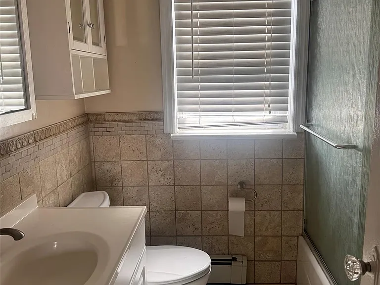 657 E Penn St — Photo 12