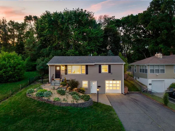 2736 McNair Dr N, Minneapolis, MN 55422