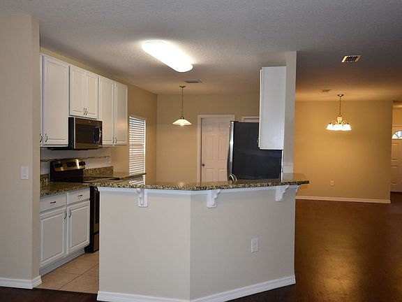 5th image of 3761 Lapeer Ave