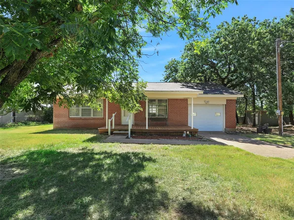 404 Selma Rd, Bowie, TX 76230