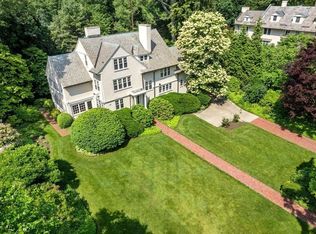 34 Bradford Rd, Wellesley, MA 02481