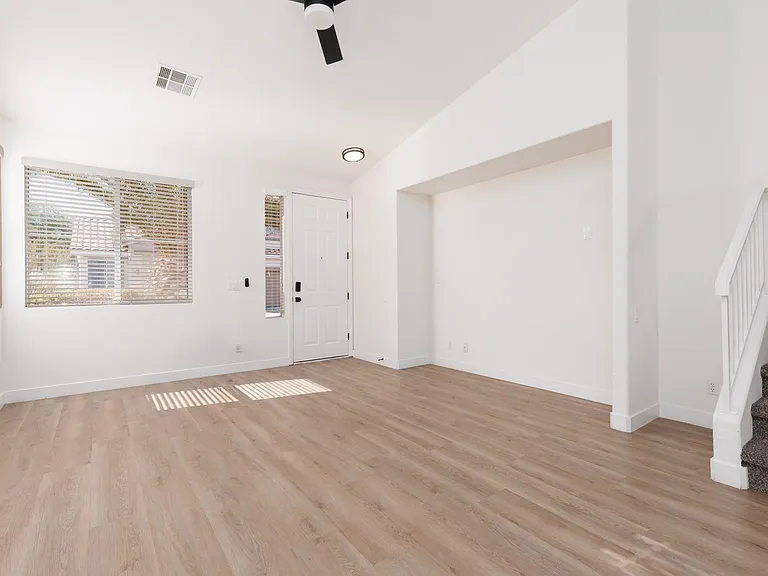 886 Park Walk Ave — Photo 4