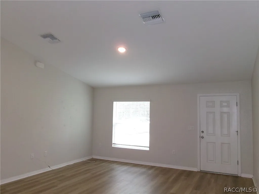 3 bed, 1232 sqft, $1,700 — Photo 3