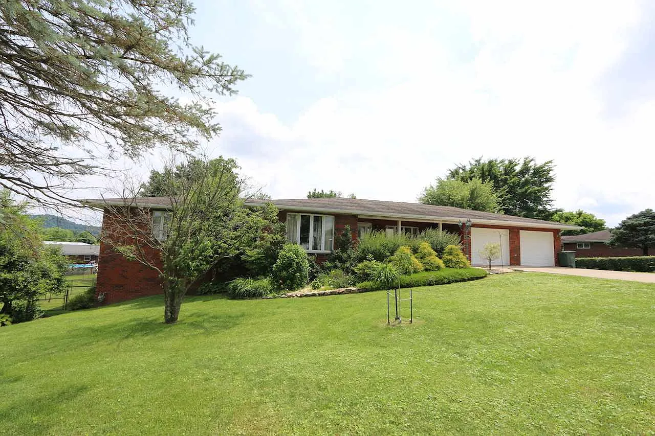 1862 County Road 411 photo 1
