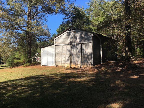 3rd image of 232 Whippoorwill Ln