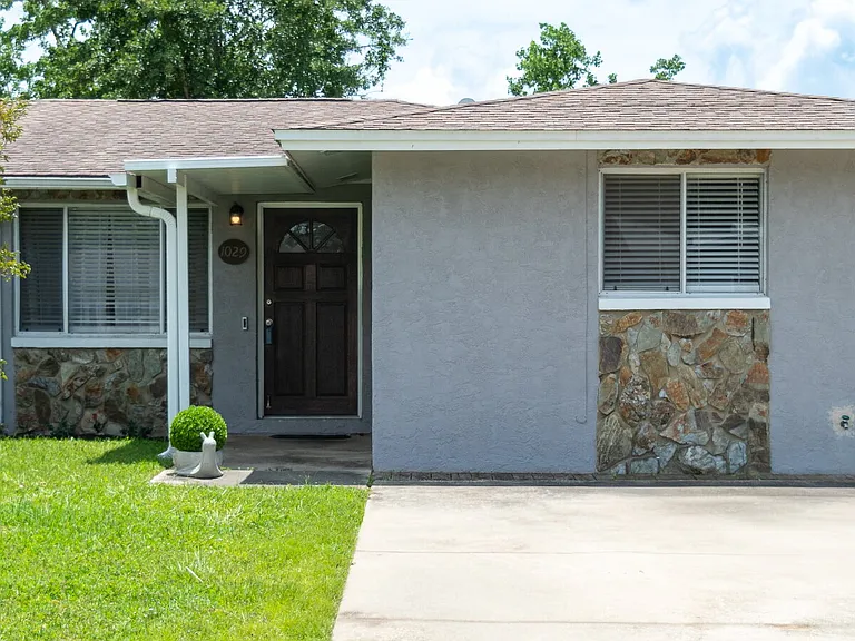 1029 Bradley Cir — Photo 1