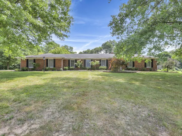 1882 Rosewood Dr NE, Lancaster, OH 43130