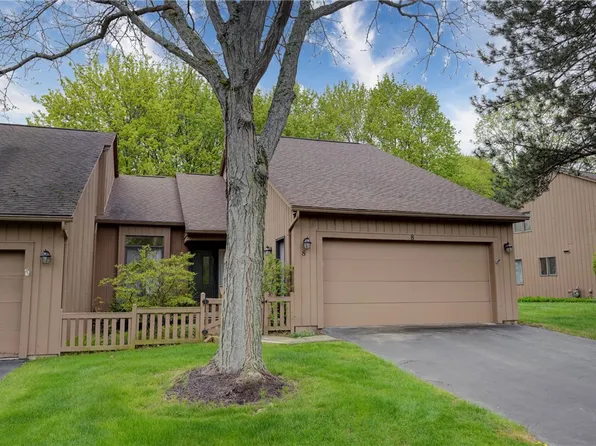 8 Sky Ridge Dr, Rochester, NY 14625