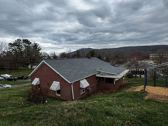 3rd image of 715 Franklin Ave