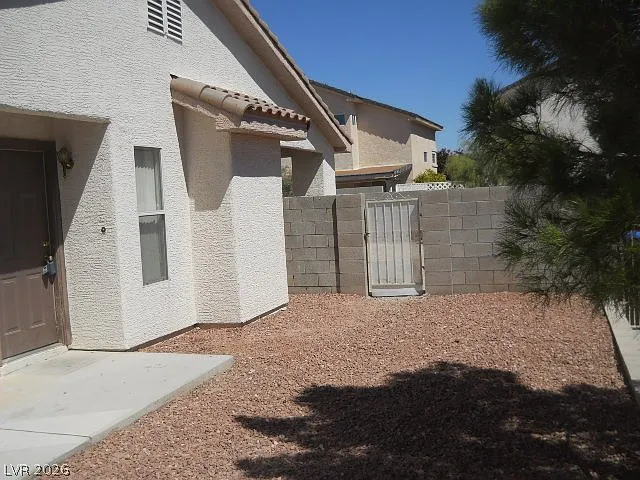 3 bed, 2.0 bath, 1252 sqft, $1,895 — Photo 3