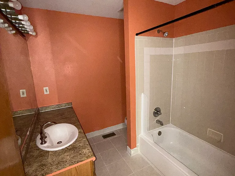 5053 Deephaven Ct — Photo 12