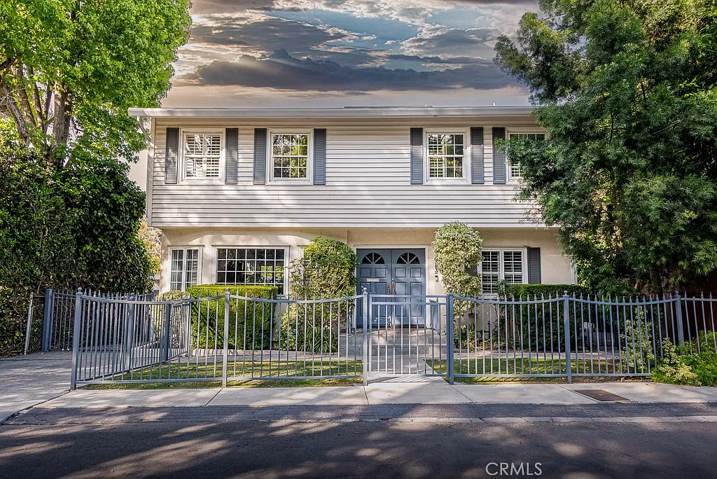 4 bed, 2.5 bath, 2701 sqft, $10,000 — Photo 1