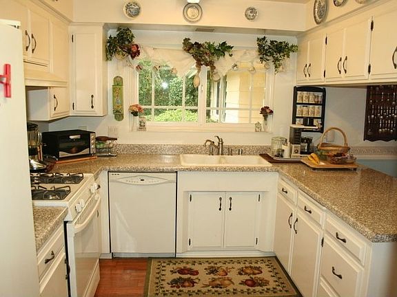 3rd image of 1343 El Monte Dr