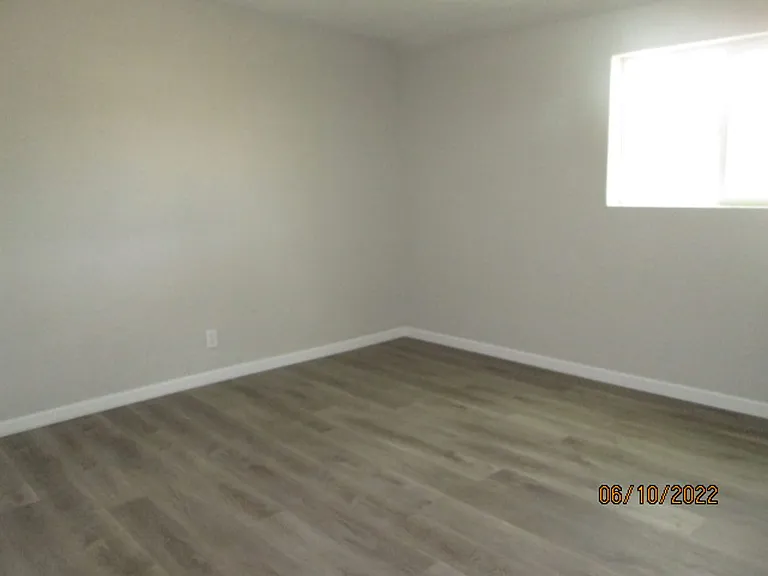450 N Haskell Ave — Photo 3
