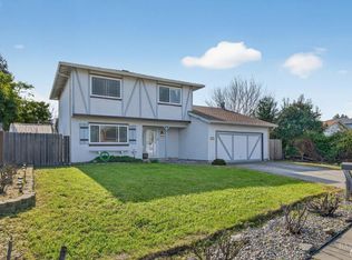 1355 W F St, Dixon, CA 95620