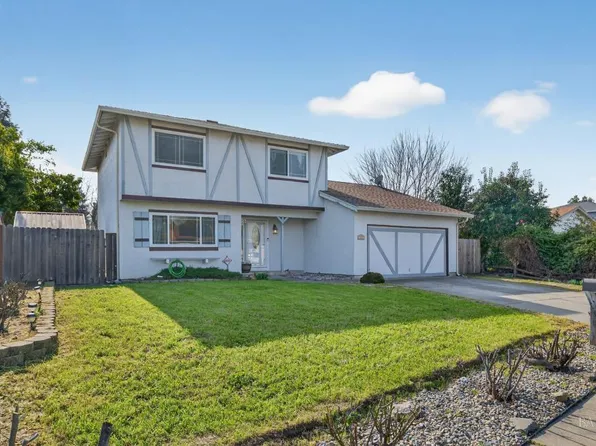 1355 W F St, Dixon, CA 95620