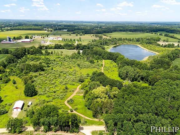 3rd image of 12842 W Hillis Rd