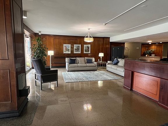 2nd image of 530 Valley Rd APT 6B