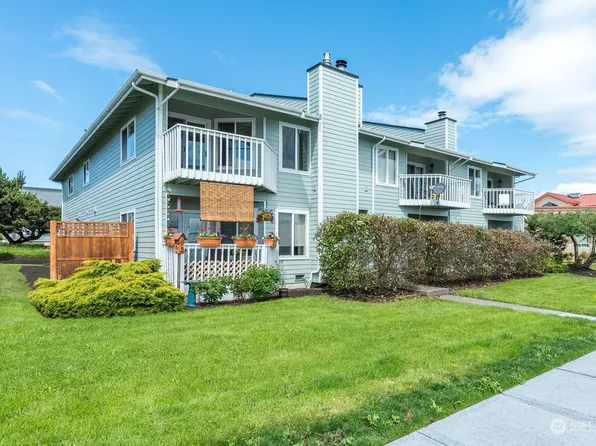 3120 R Avenue #2, Anacortes, WA 98221