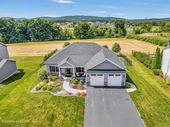 42 Pear Tree Ln, Dallas, PA 18612