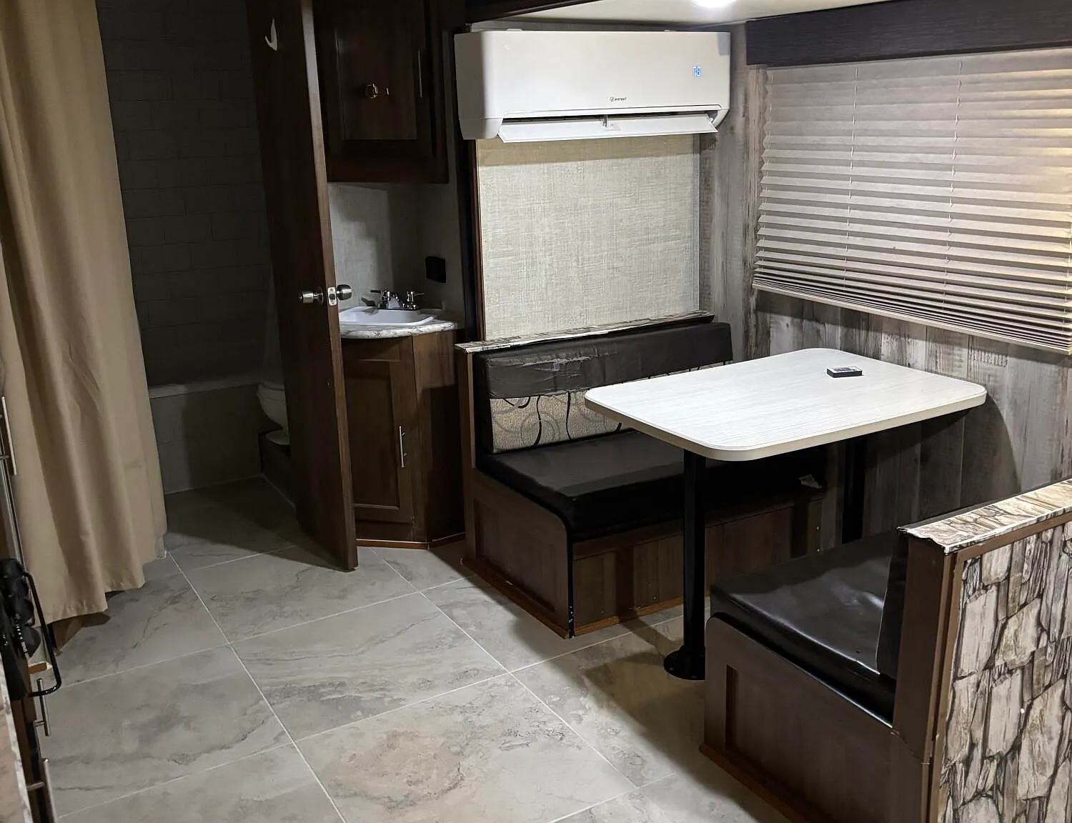 1 bed, 1.0 bath, 1724 sqft, $1,100 — Photo 4