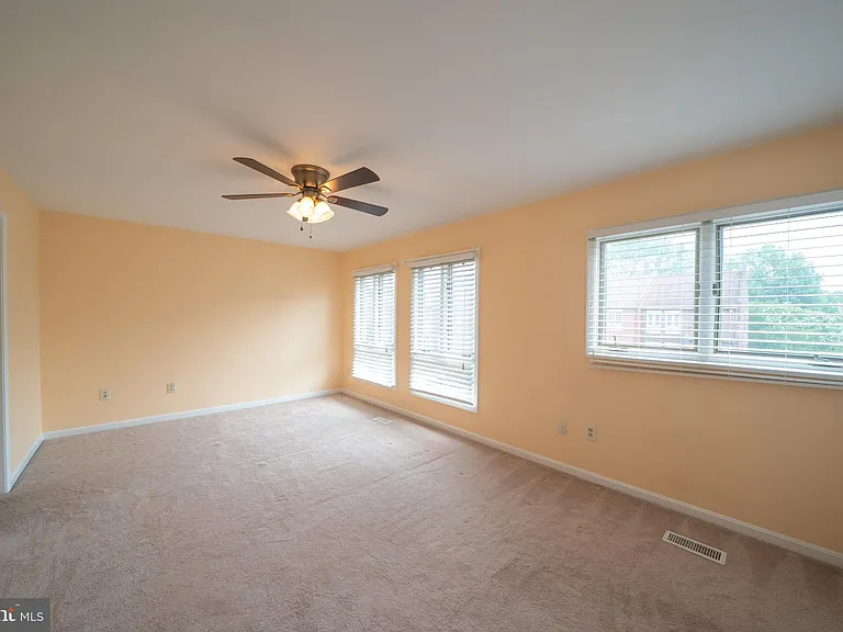 10168 Turnberry Pl — Photo 13