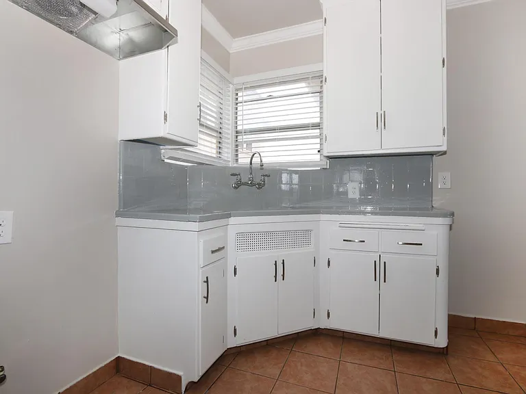 530 Howard St #D — Photo 9