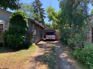 455 W Clarendon St #B, Gladstone, OR 97027