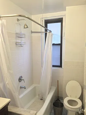 Rented by Everrock Equities | media 19