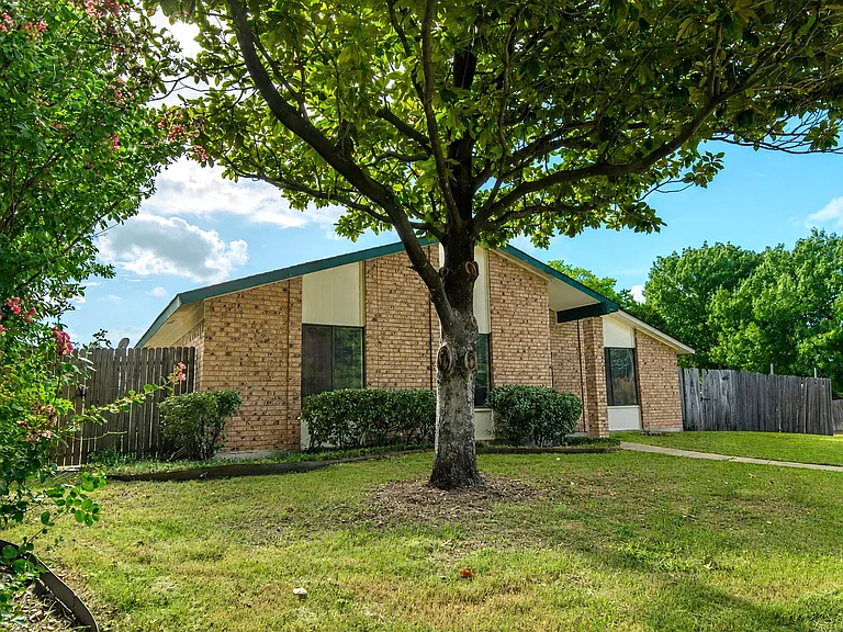 2513 Trailridge Dr — Photo 2