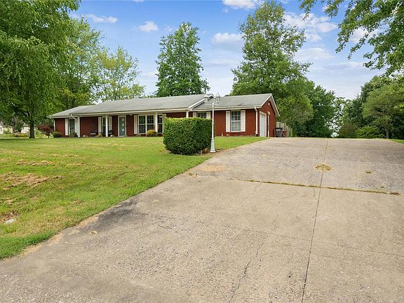 4th image of 189 Binghampton Dr
