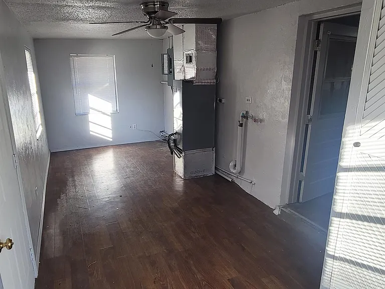 883 W Ohio Ave — Photo 8