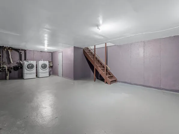 1087 Blake Avenue image 18 of 25