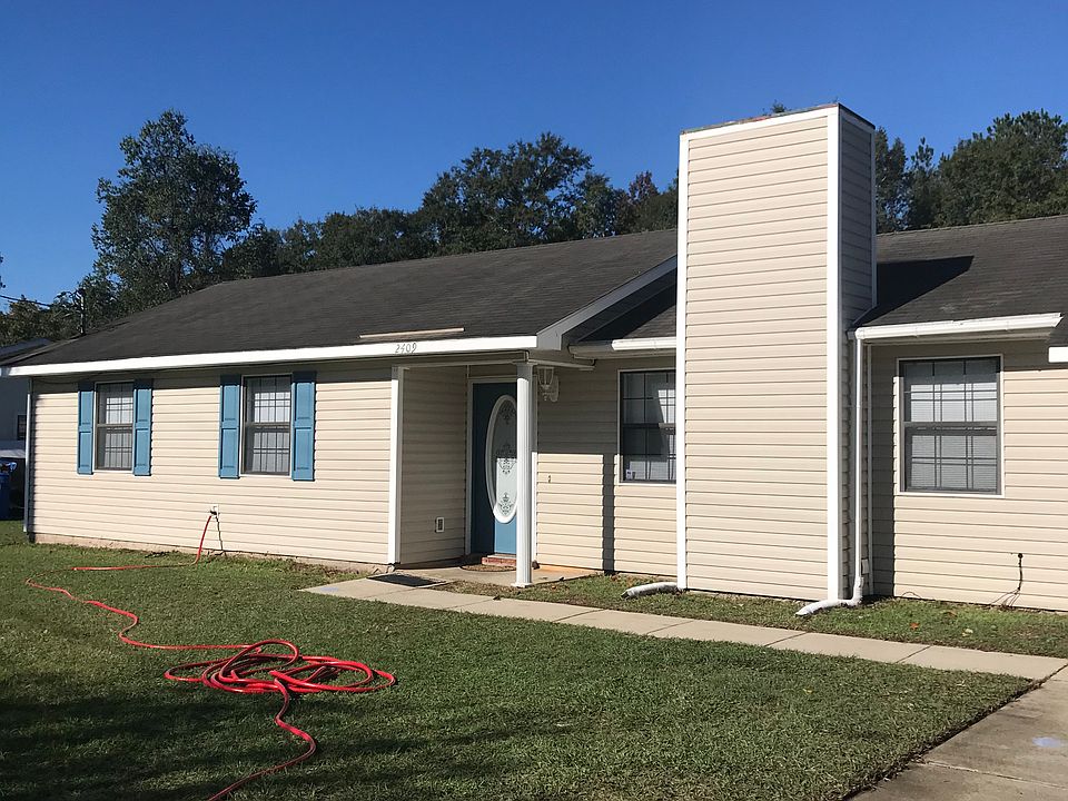 1st image of 2409 Creekwood Dr