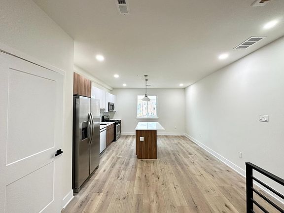 5th image of 2501 E Schiller St #B1o
