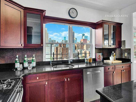 3rd image of 201 E 37th St #15DE