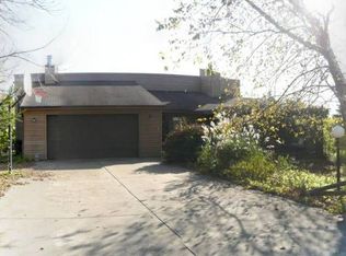 1613 S Shore Dr, Mahomet, IL