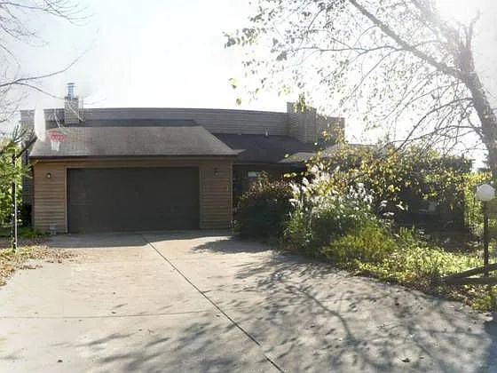 1613 S Shore Dr photo 1