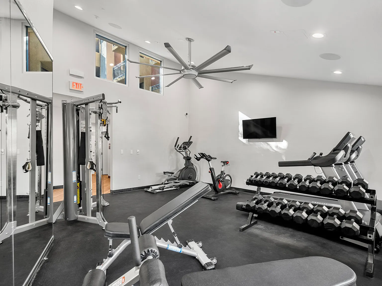 Ariel Court Apts — Photo 4