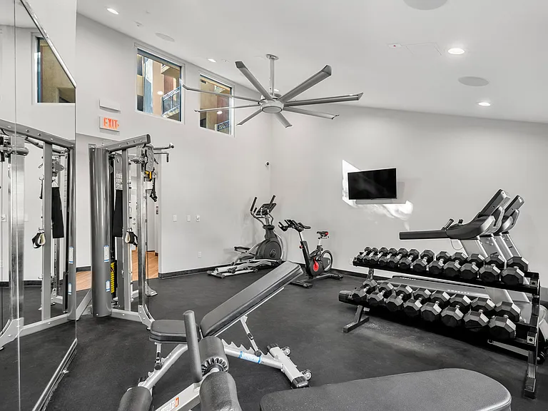 Ariel Court Apts — Photo 4