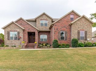 457 Whitcliff Dr, Cave Springs, AR 72718