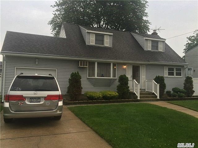 1st image of 8 Brookwood Dr
